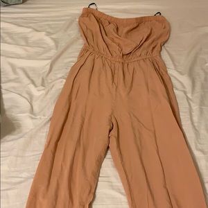 Comfy and stylish strapless pink romper